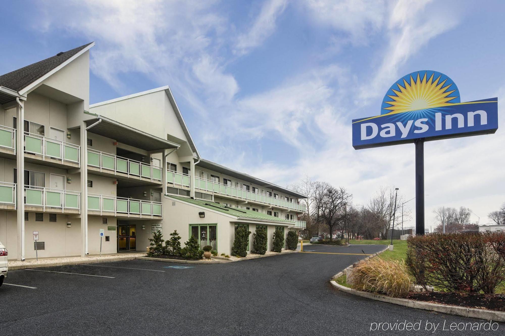 Days Inn By Wyndham Harrisburg North Eksteriør bilde