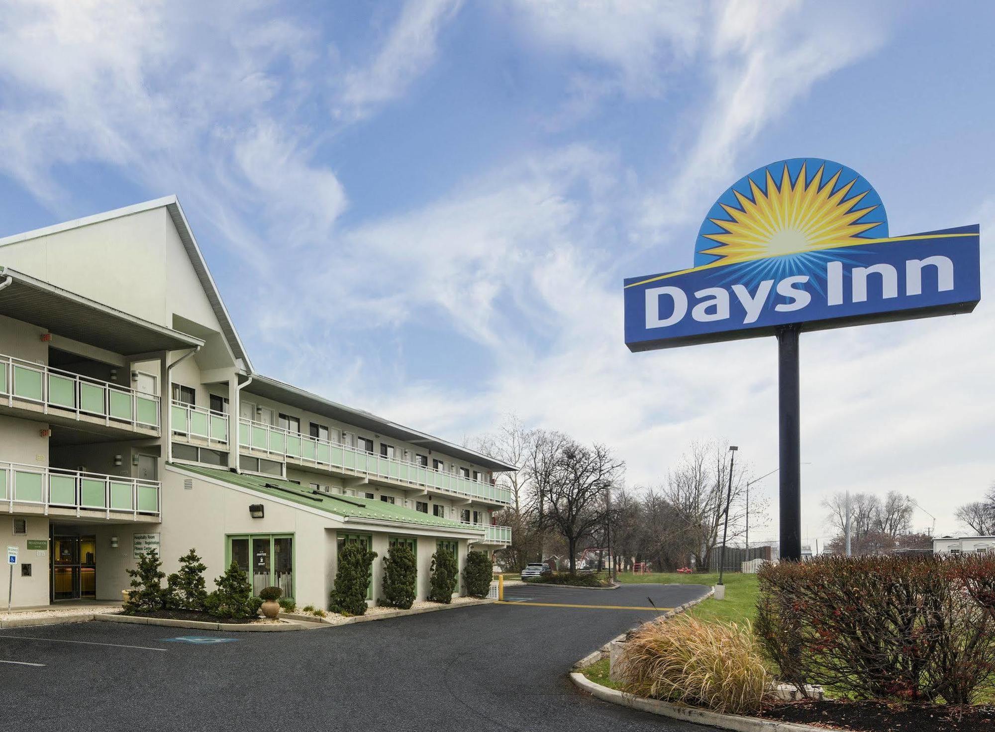 Days Inn By Wyndham Harrisburg North Eksteriør bilde